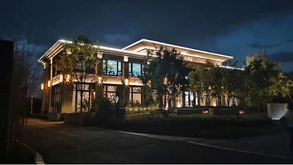 戶外防水LED洗墻燈面罩有水霧屬于正常現(xiàn)象嗎?