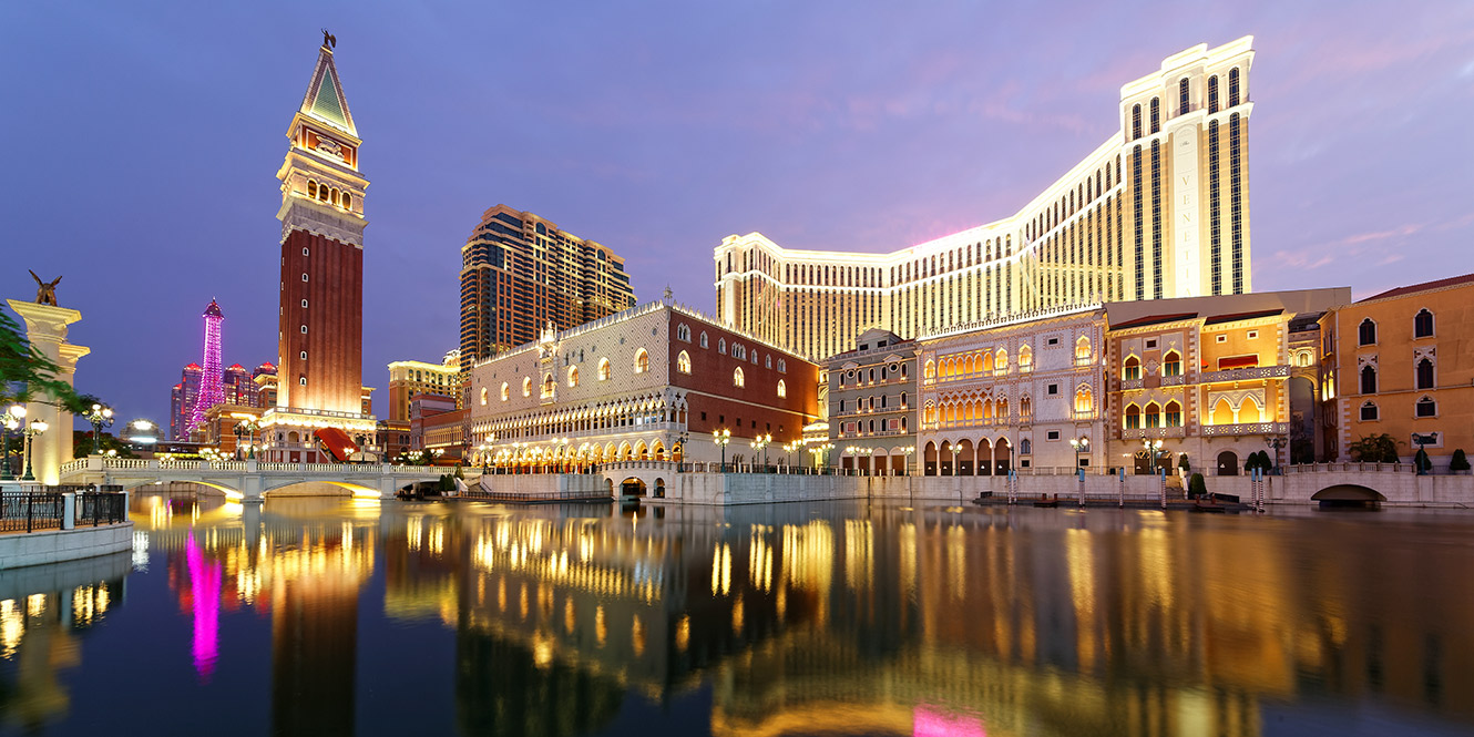 南京市明發(fā)江灣大酒店LED洗墻燈定制亮化項目